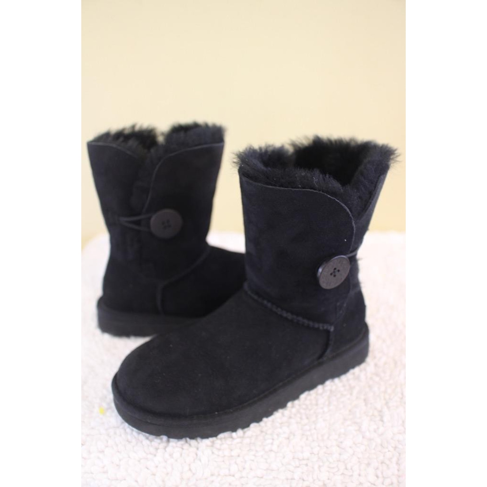 Ugg 5803 Black Bailey Button Women's Boots Size 5 (Ugg 100